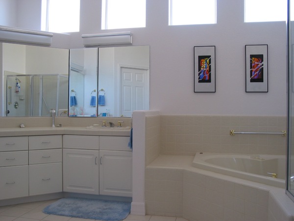  : Installations : art & architectural glass for residential & commercial installations,purchase & commission